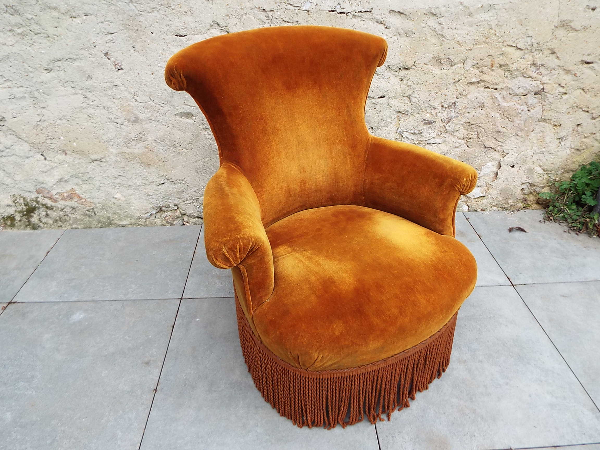 Toad armchair