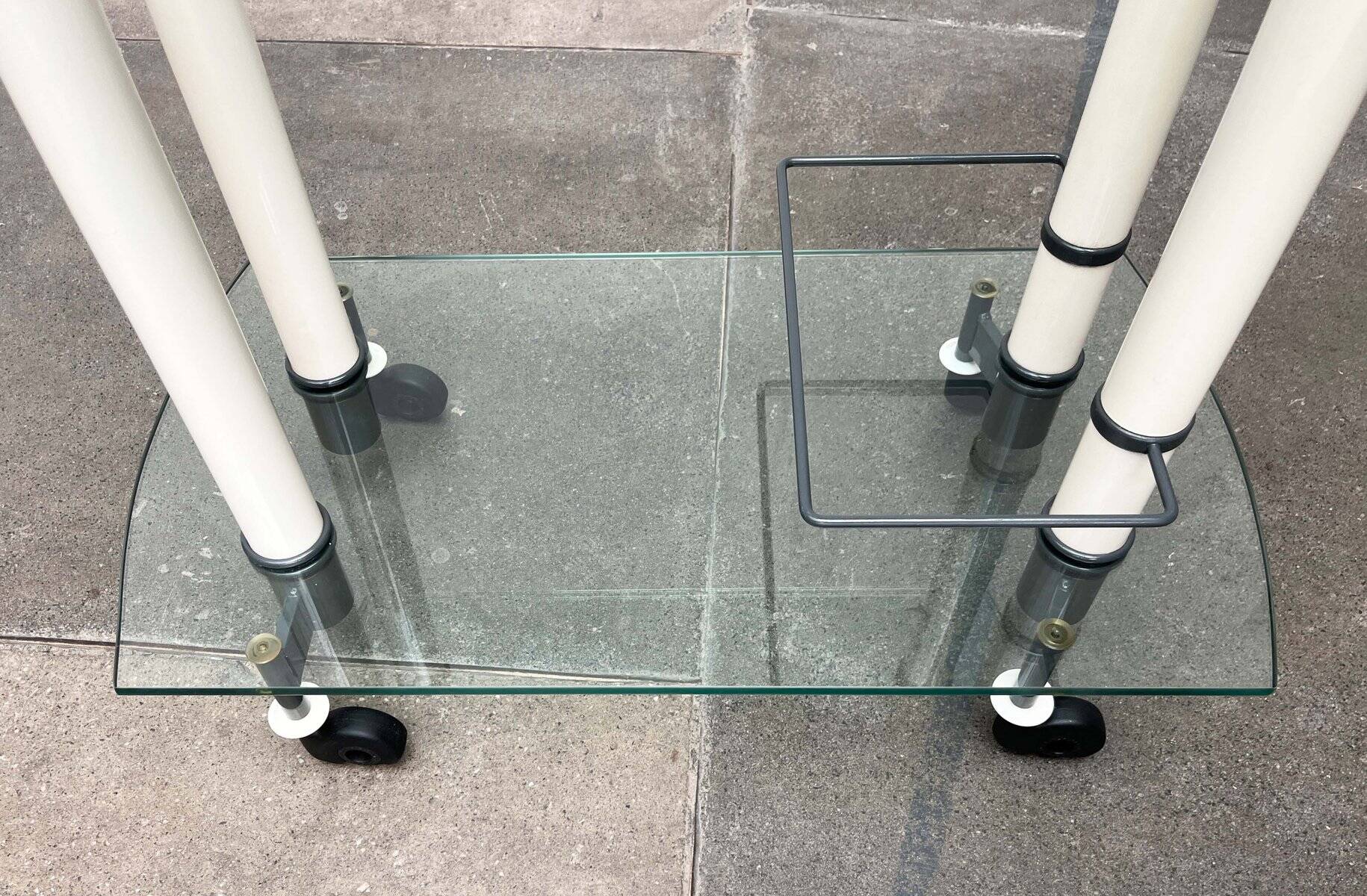 Postmodern Italian bar cart in glass and metal by Metalnova, 1980s.