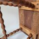Table basse brutaliste pieds torsadés