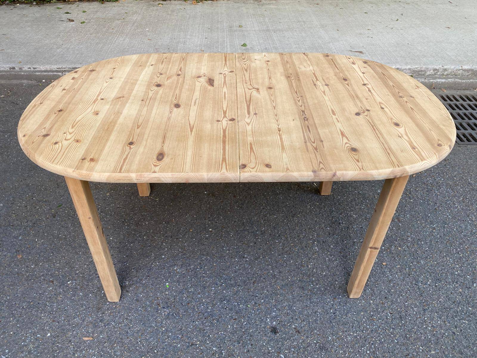 Scandinavian extendable dining table renovated in solid wood 180cm