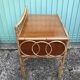 Ancien bureau en rotin à 2 tiroirs & plateau verre + étagère + 2 appliques vintage