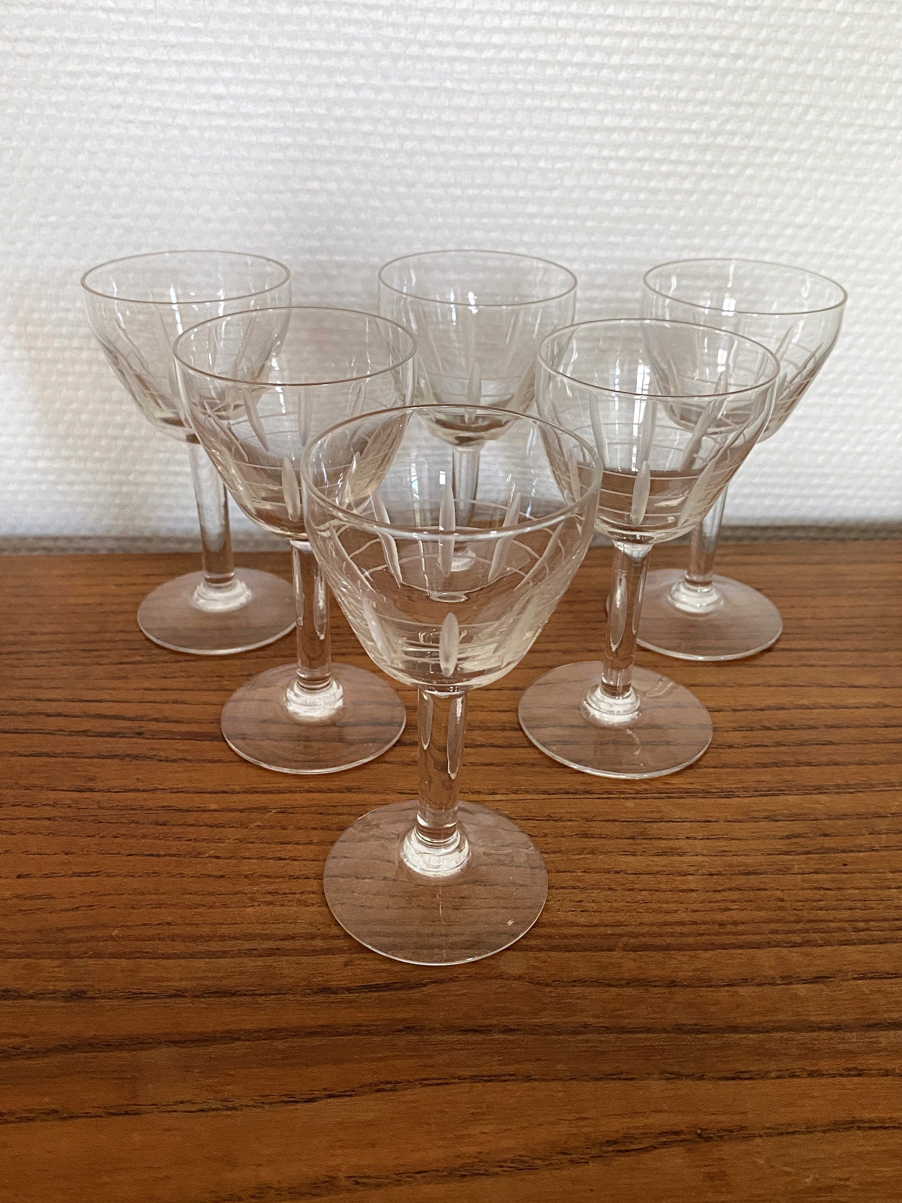 Set of 6 engraved wine glasses