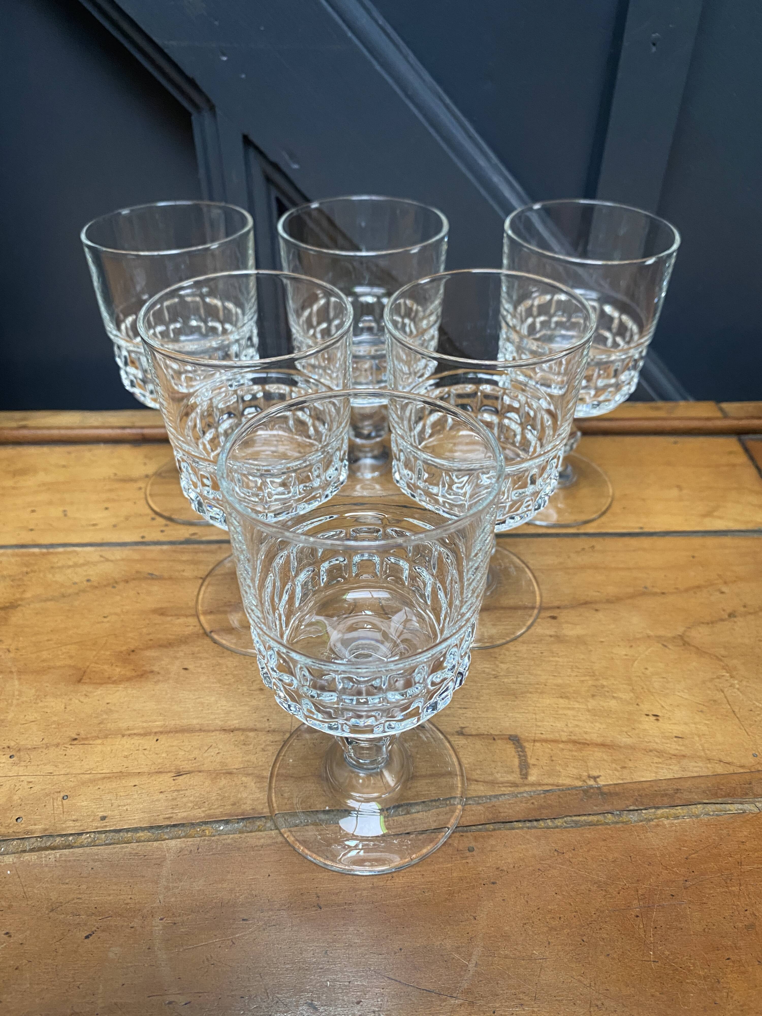 Set of 6 Luminarc Quadrille white wine glasses