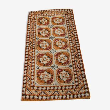 Tapis géométrique orangé