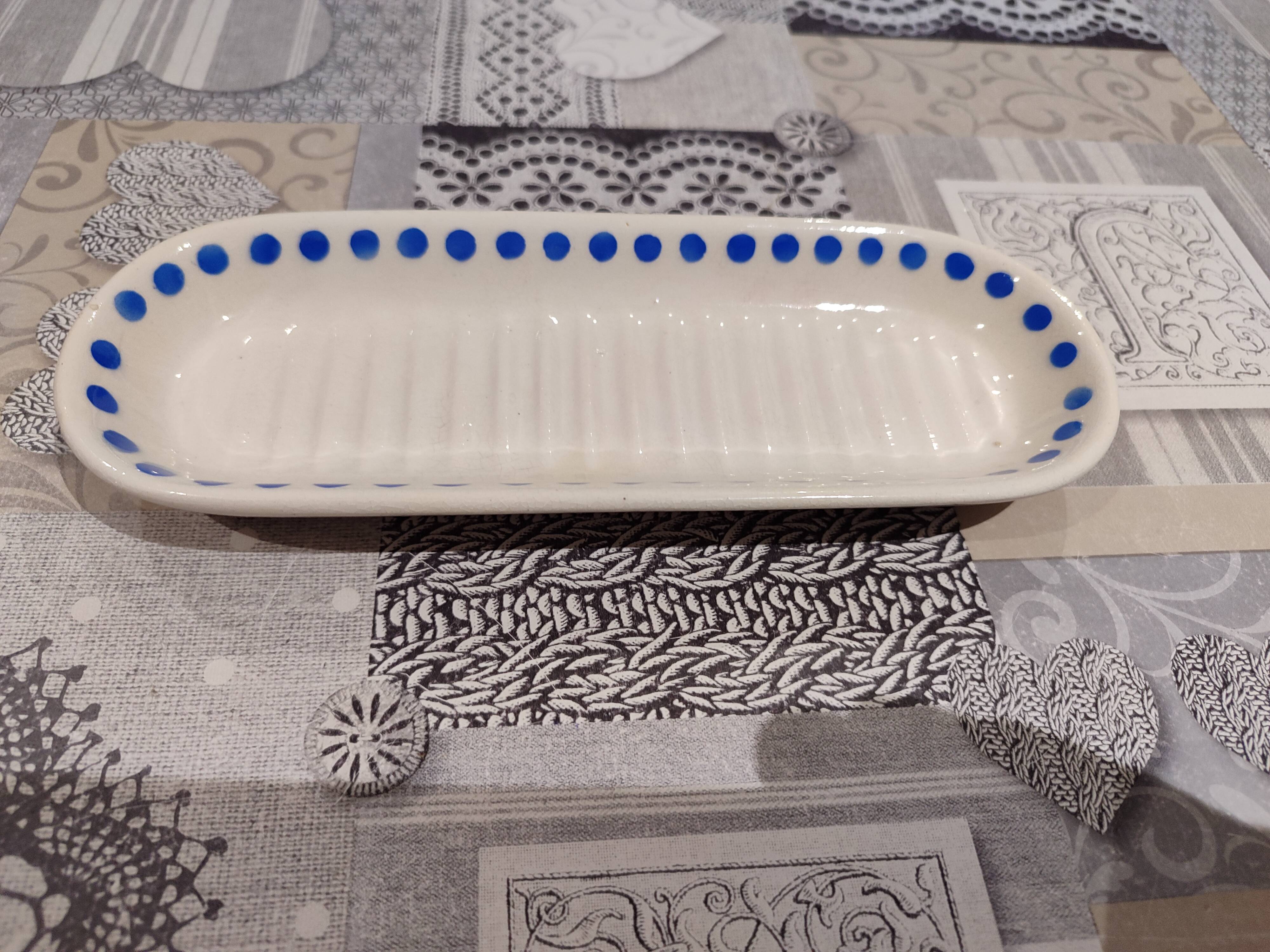 Soap dish or comb holder
