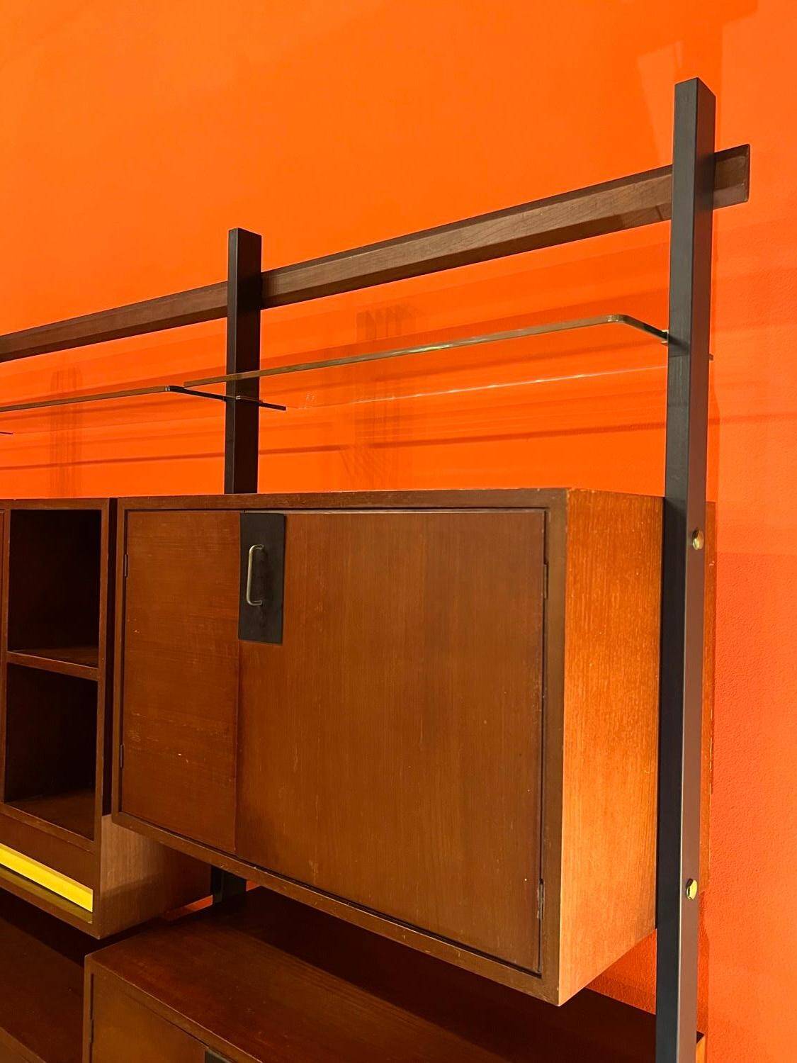 Bibliothèque modulaire moderne du milieu du siècle, bois et métal, Italie, années 1960