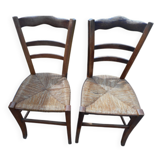 Lot de 2 chaises anciennes en bois et assise en paille