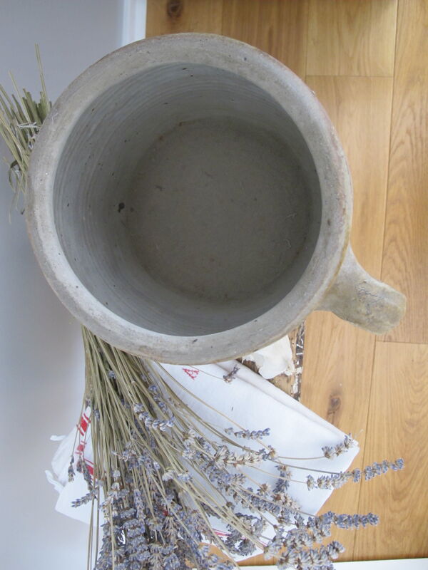 Ancien pot en grès