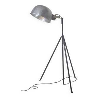 Industrial lamp with adjustable aluminum lampshade