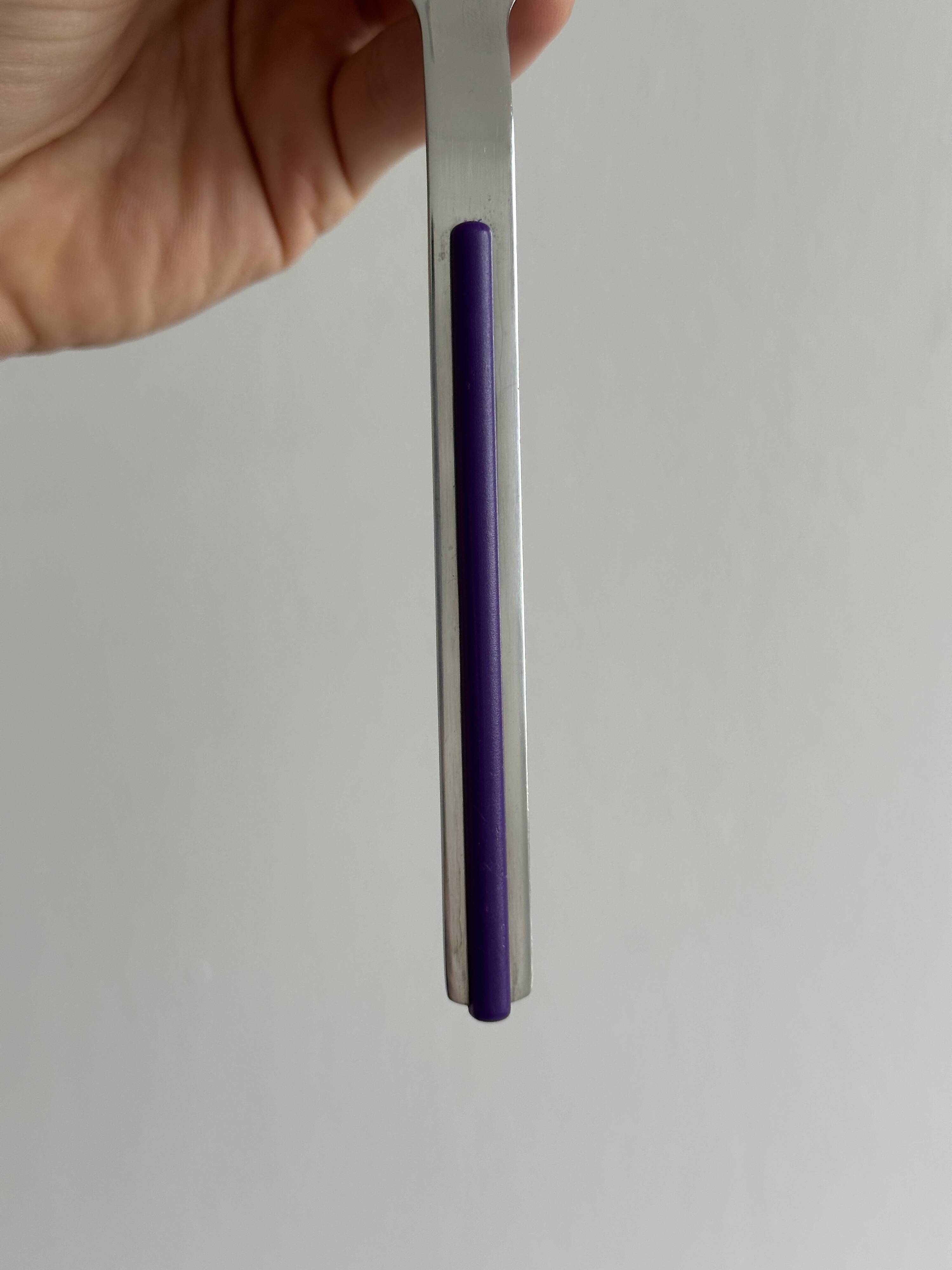 Set of 24 stainless steel and purple plastic cutlery