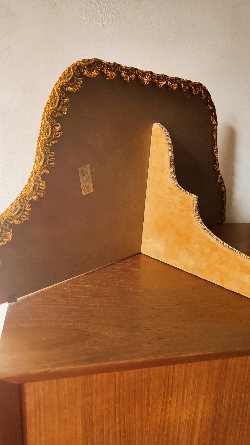 Console gainée de velours à suspendre