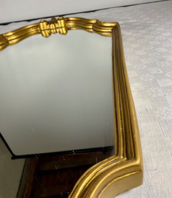 Hexagonal mirror in gilded wood