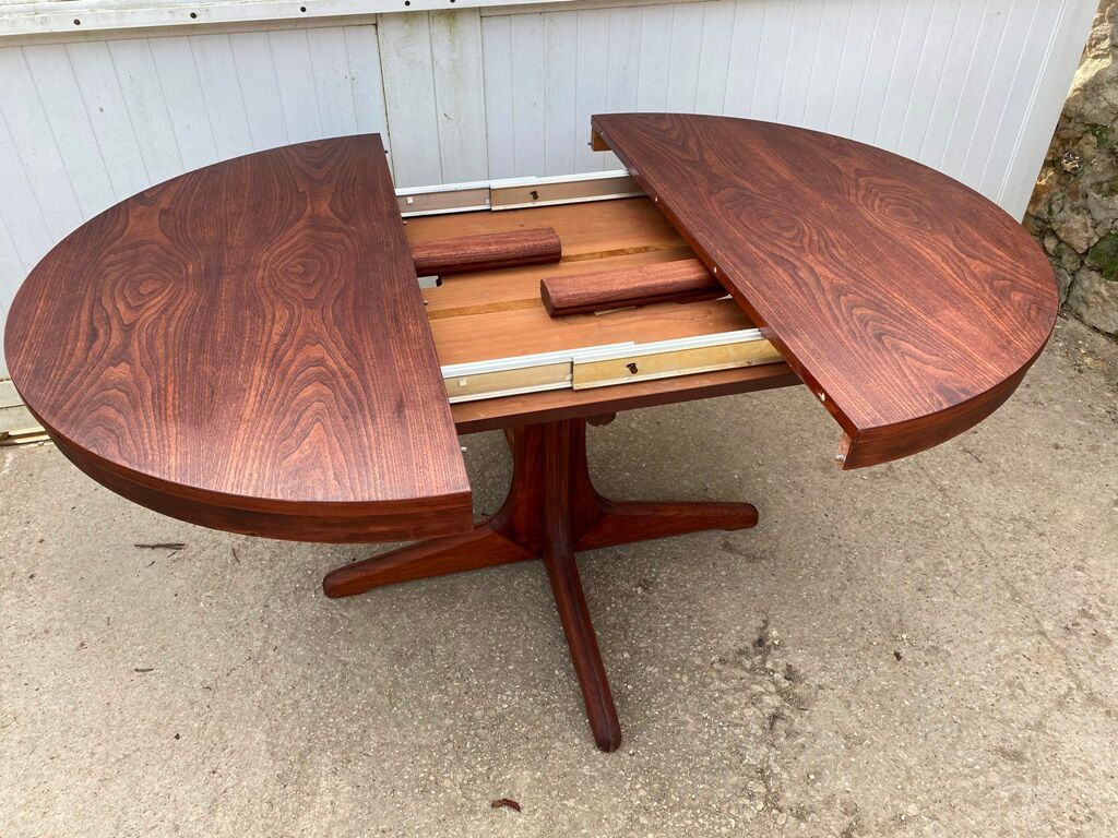 Scandinavian extendable round table in teak lg 115 to 205cm an60