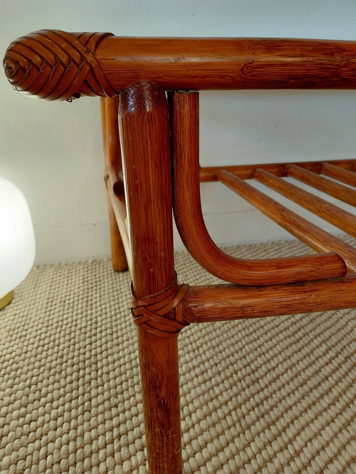 Table basse vintage rotin, bambou et verre-esprit bohème 70s
