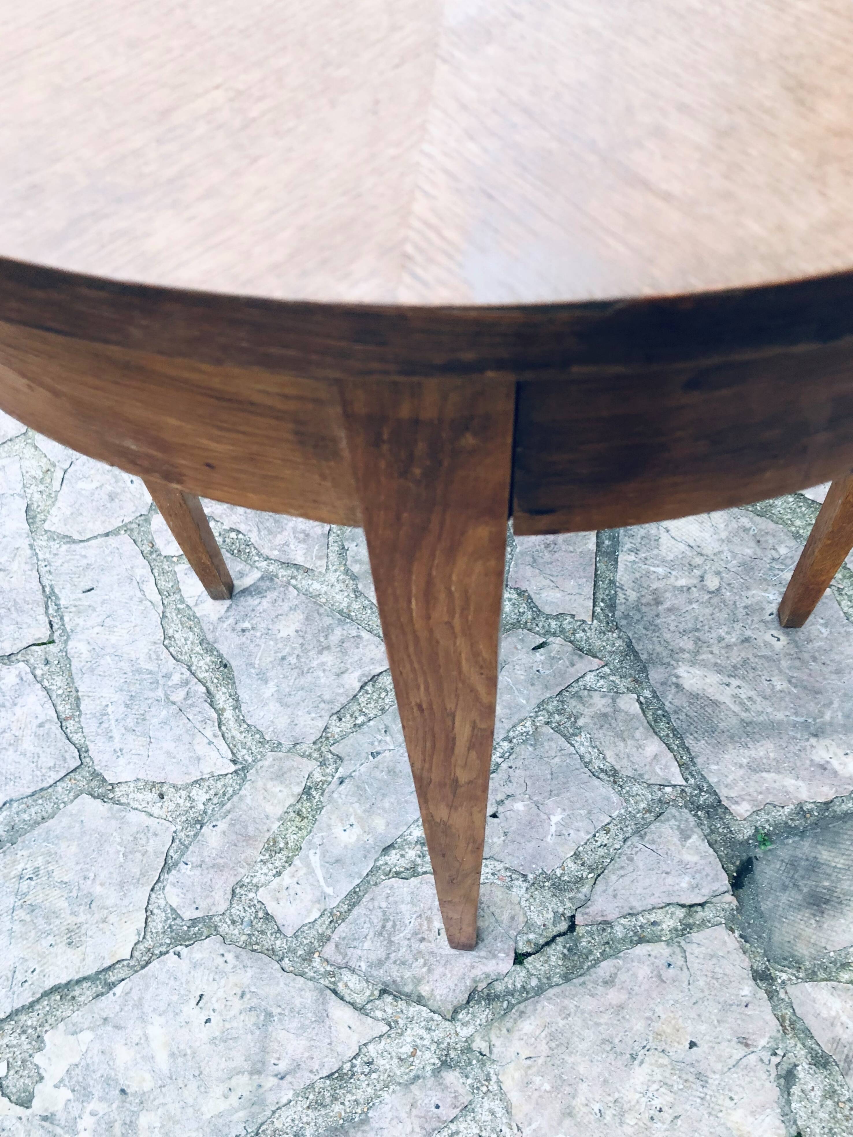 Half moon wallet table