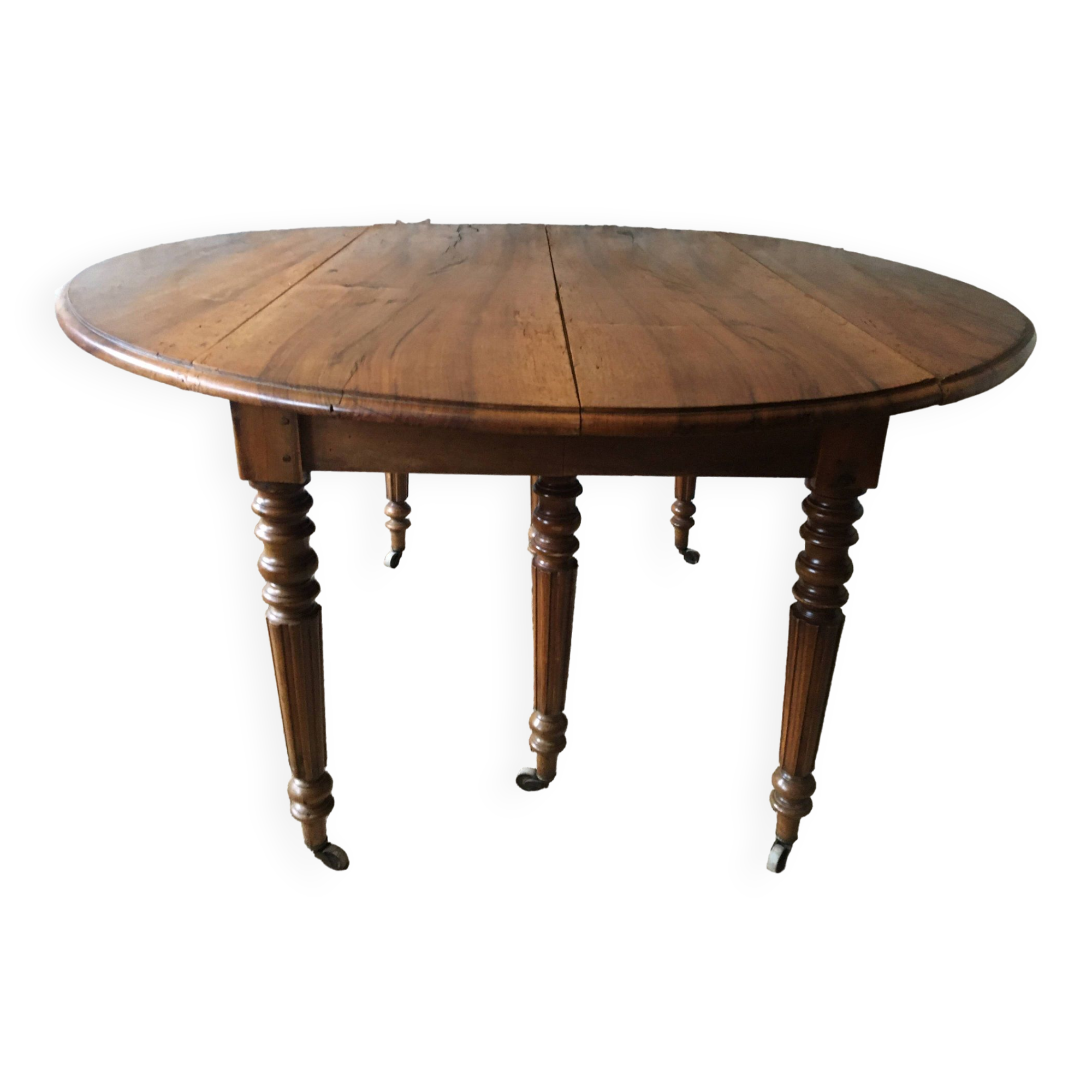 Extendable cherry round table