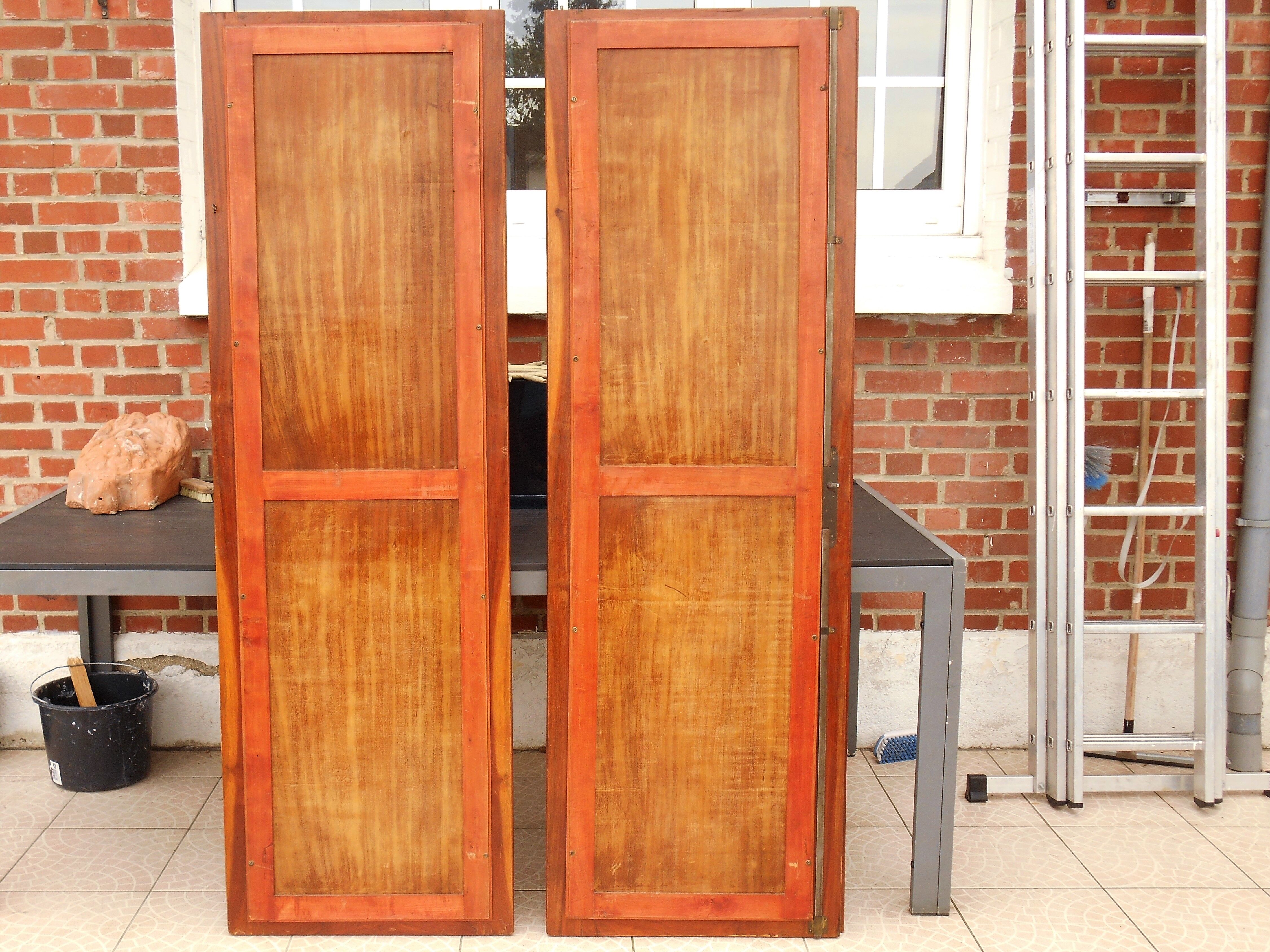 Paire de portes d'armoire ancienne avec miroirs biseautés