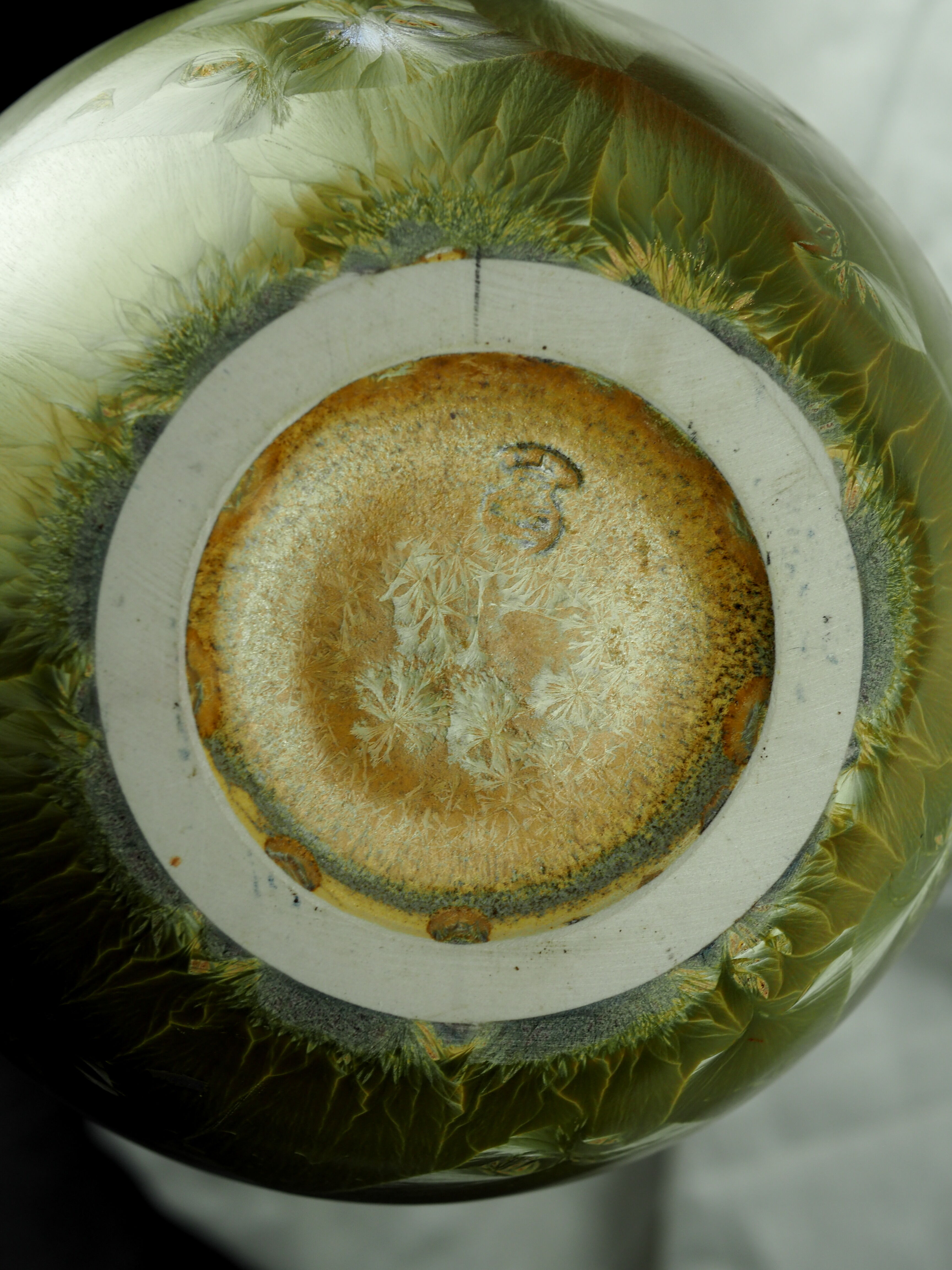 Vase with complete golden crystallization, high silhouette - Montgolfier - 80s
