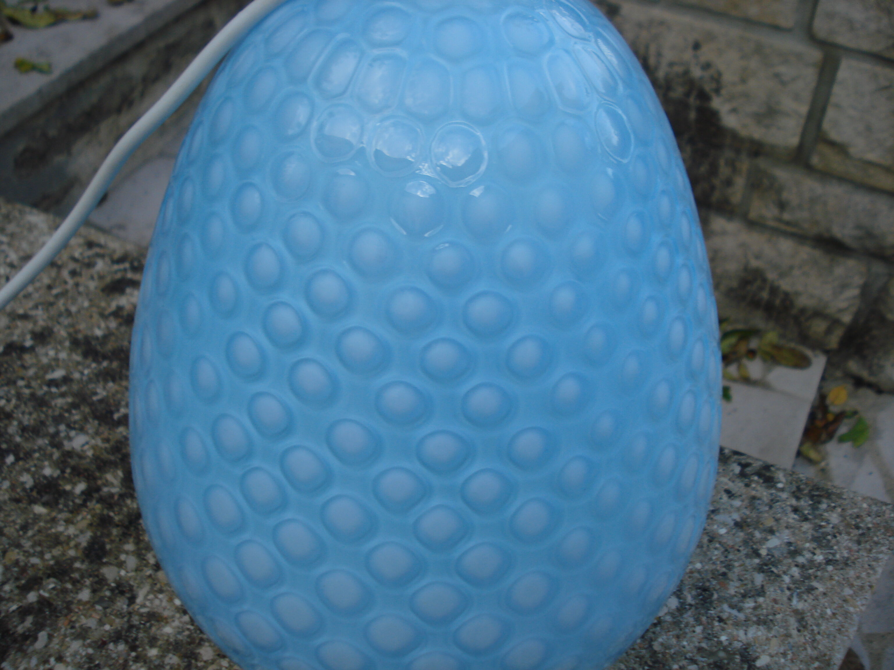 Suspension egg opaline bleue pastel