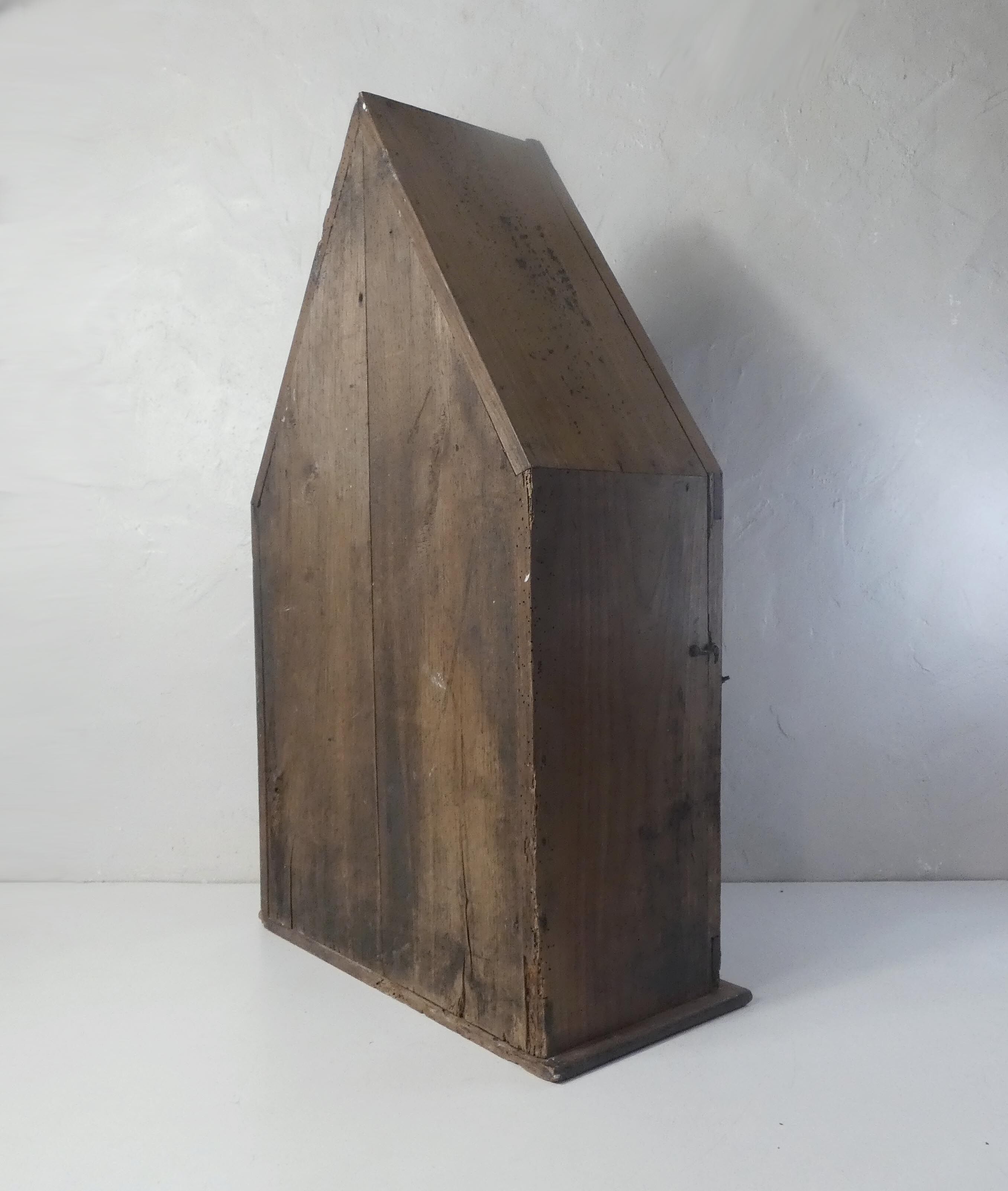 Old niche shelf with glazed statue