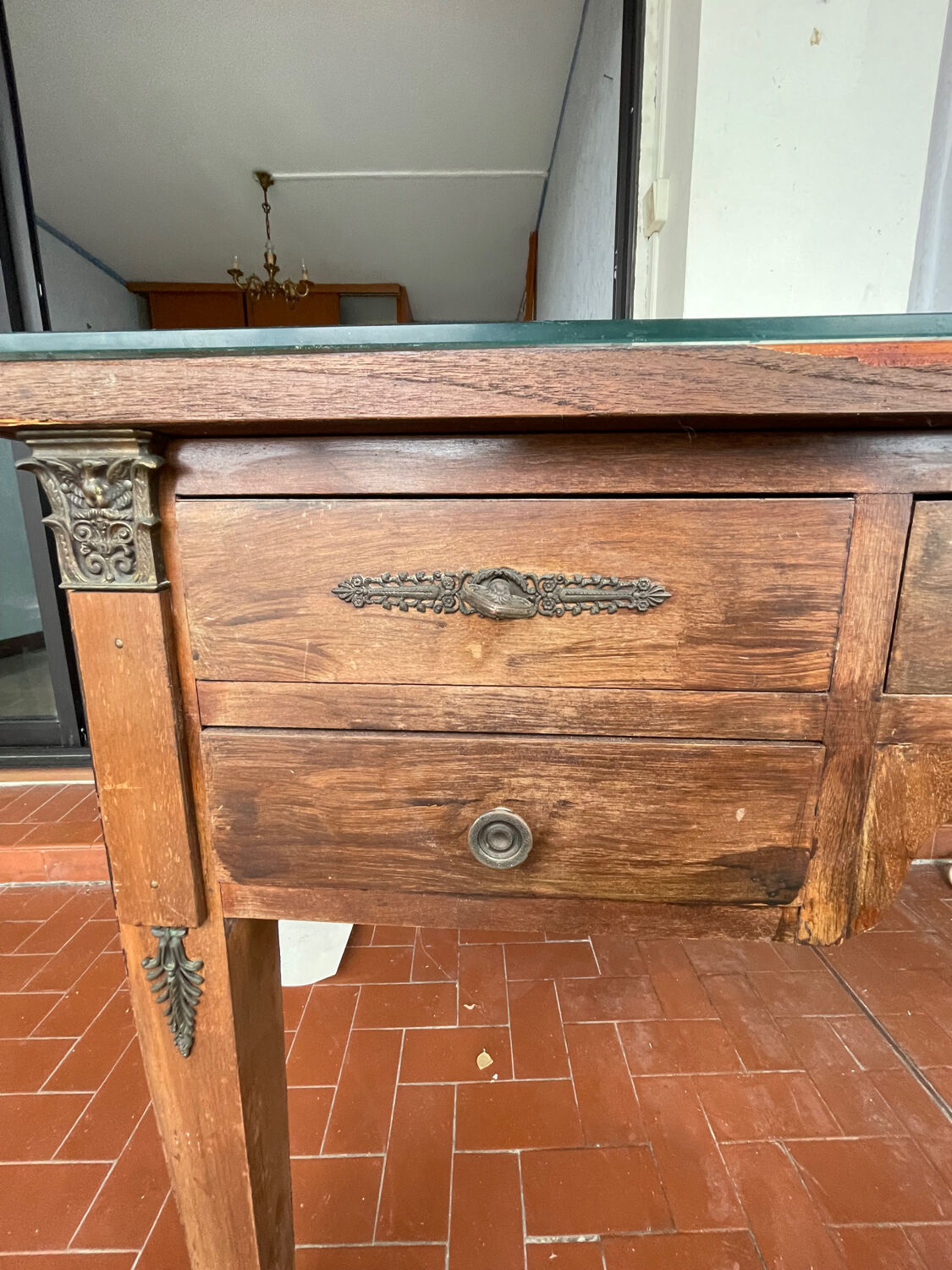 Double-sided administrative desk in oak.