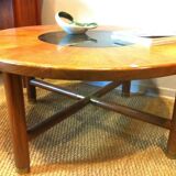 Round scandinavian coffee table