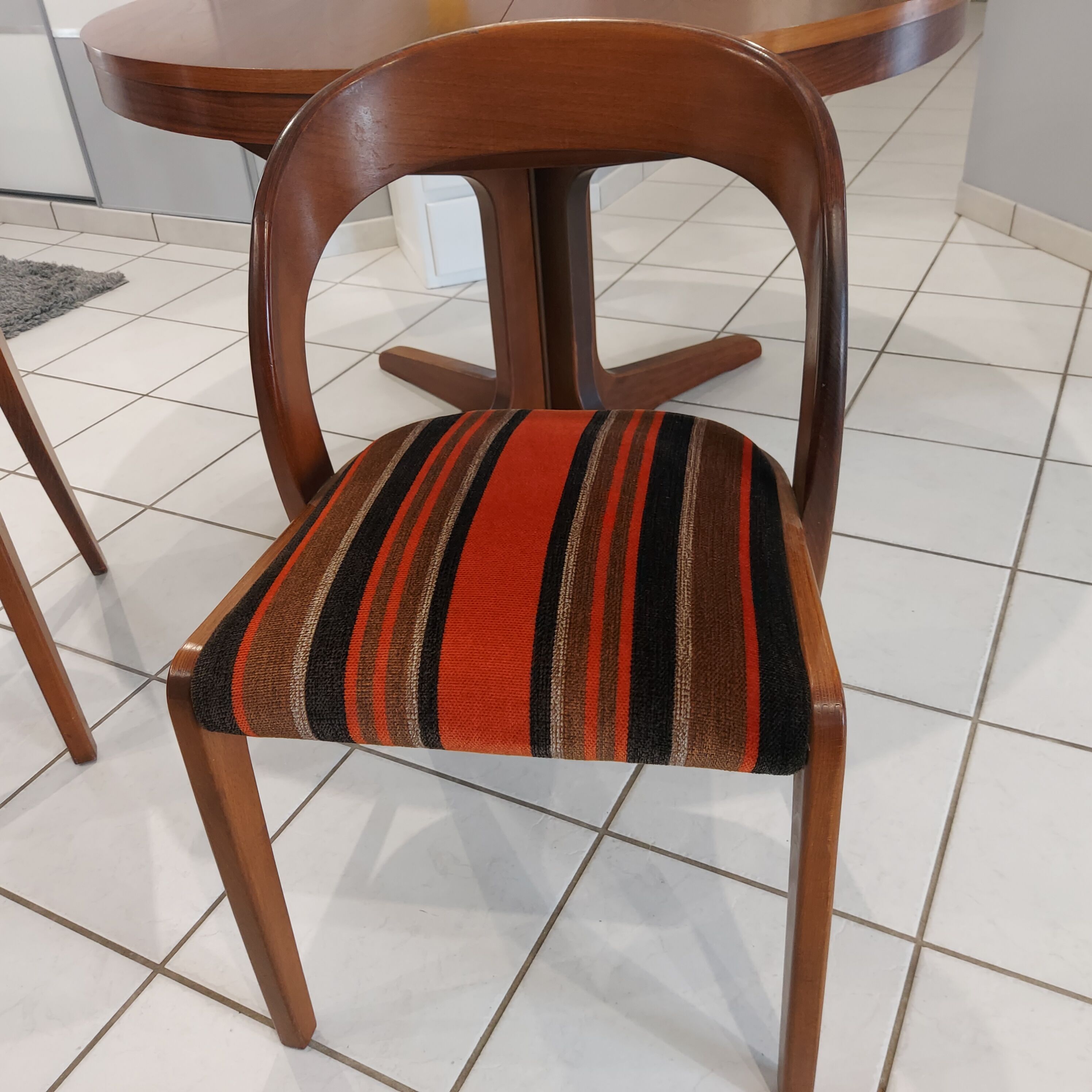 Lot de 3 chaises Baumann modèle Gondole vintage 1970