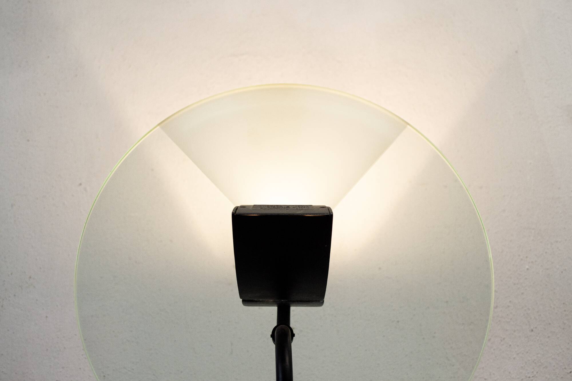 Lampada da terra Olympia di Carlo Forcolini per Artemide, anni '80