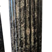 Paire de colonnes noires et vertes en scagliola 19e.