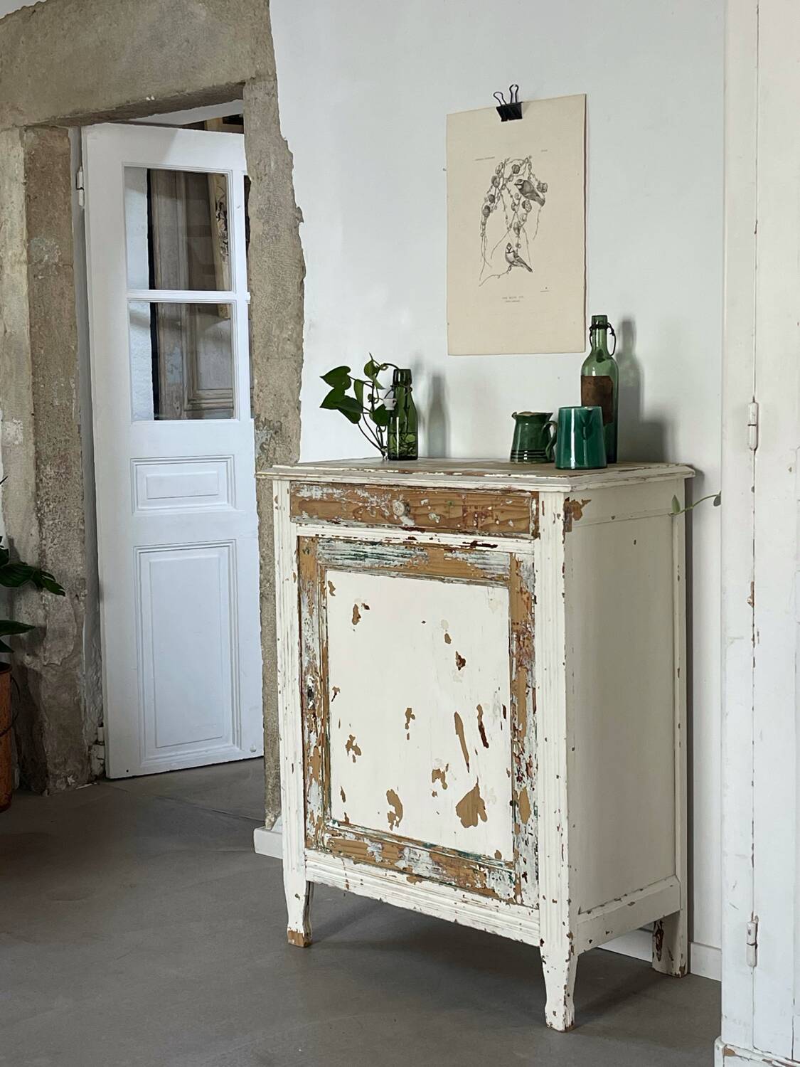 Patinated white jam maker