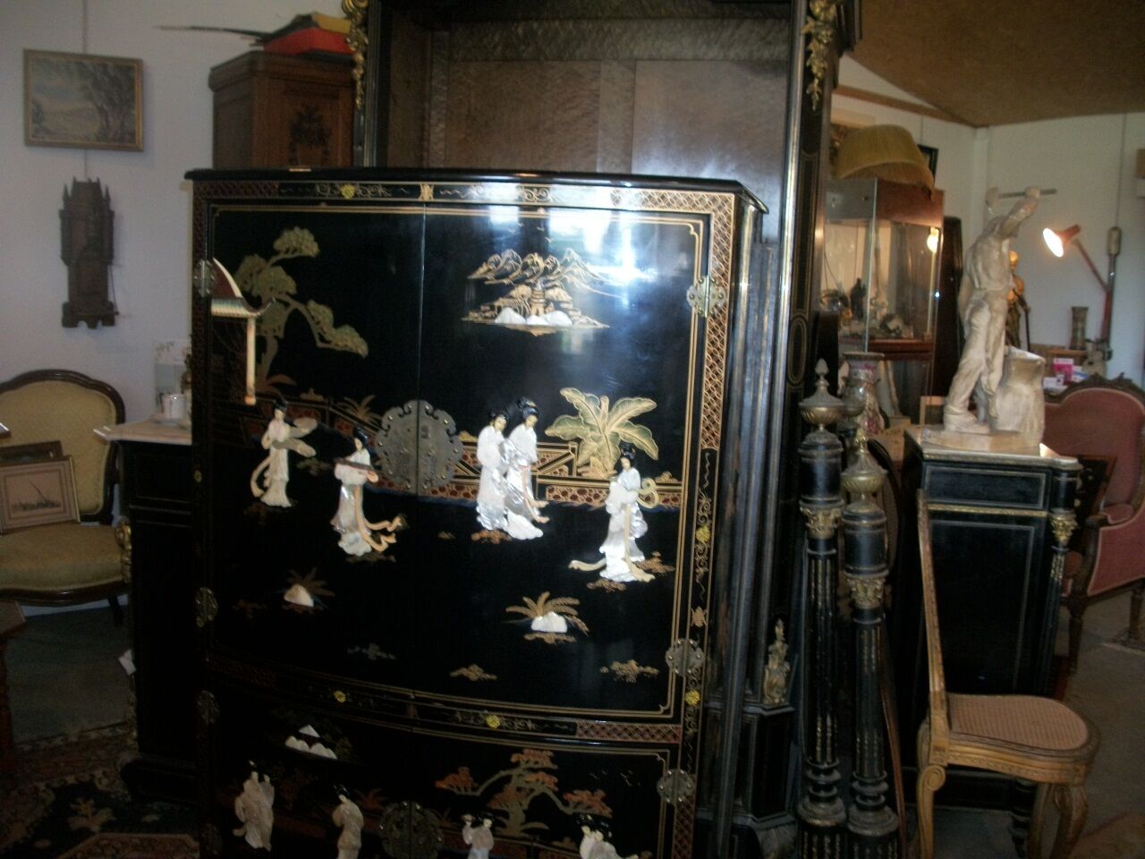 Chinese lacque furniture