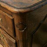 Crossbow chest of drawers in solid walnut, Louis XIV period – early 18th century