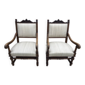 Lot de 2 Fauteuils de famille, en noyer de style classique. Fin XVIIème