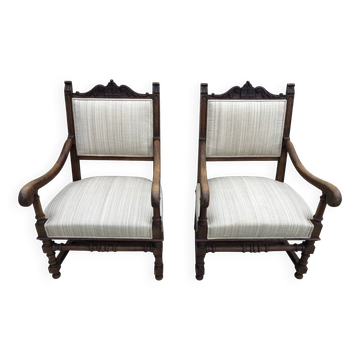 Set of 2 family armchairs, in walnut, in classic style. Late 17th century.