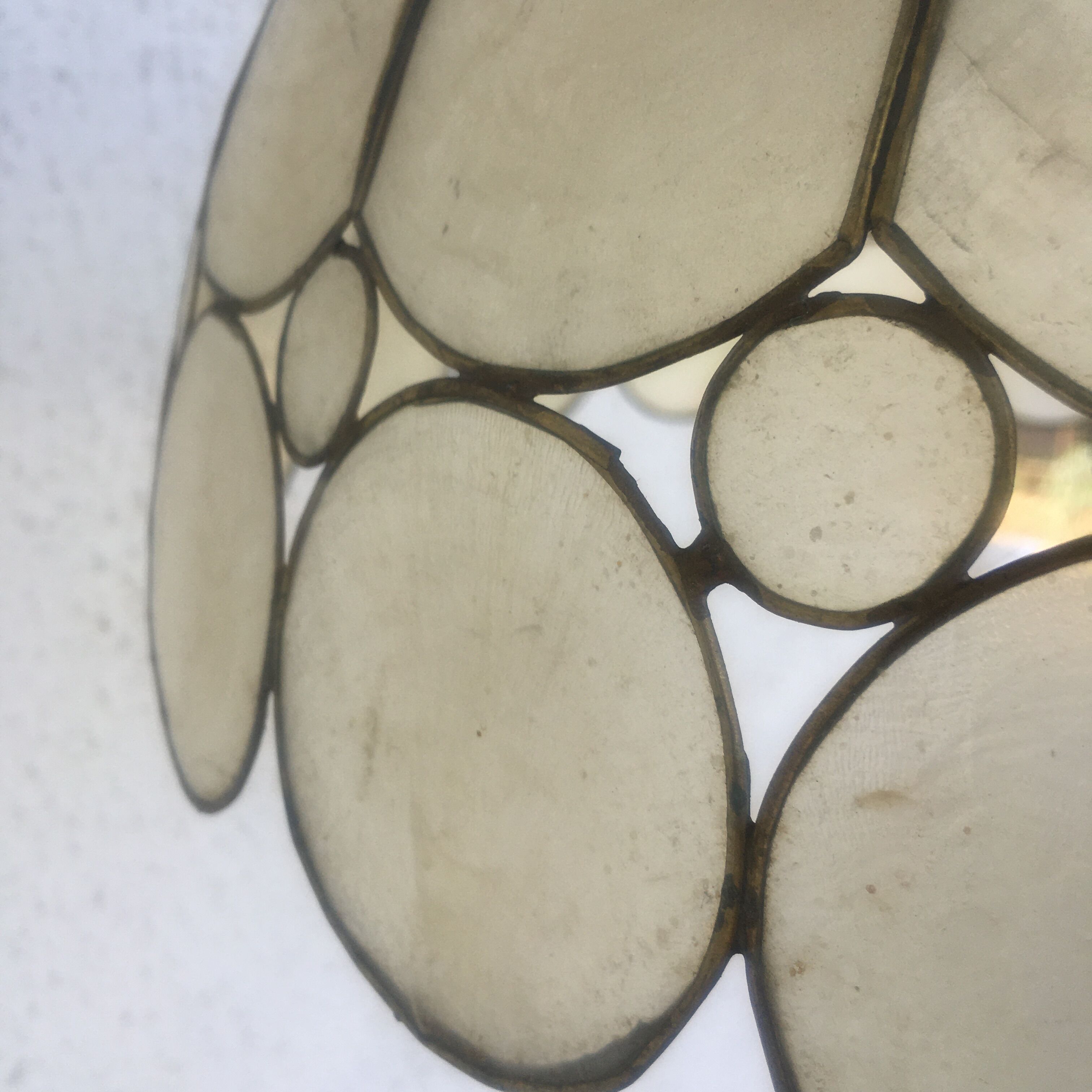 Mother-of-pearl suspension