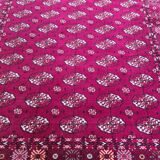 Tapis rouge à motifs