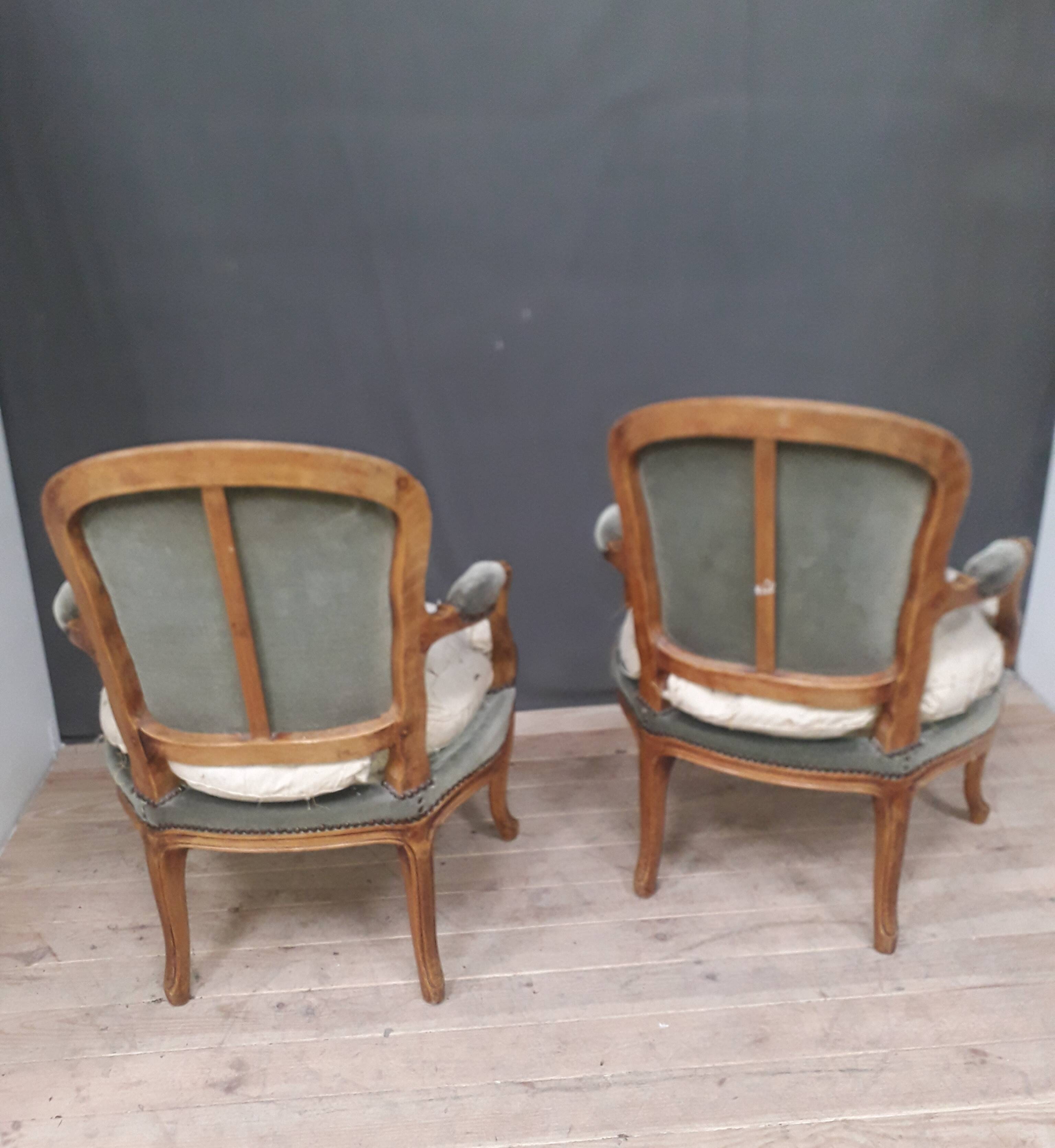 Paire de fauteuils de style Louis XV