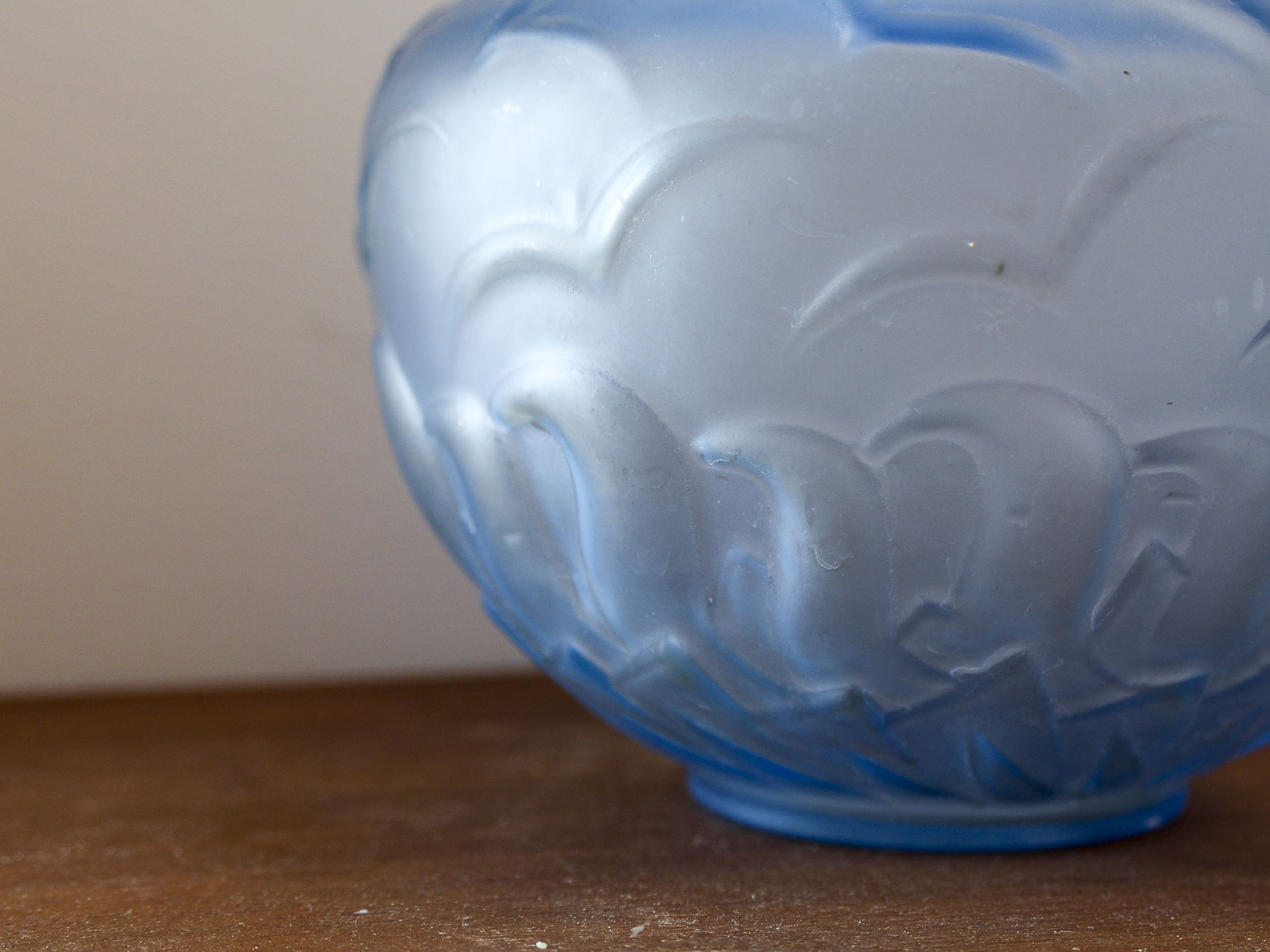 Molded glass vase marine décor 50s