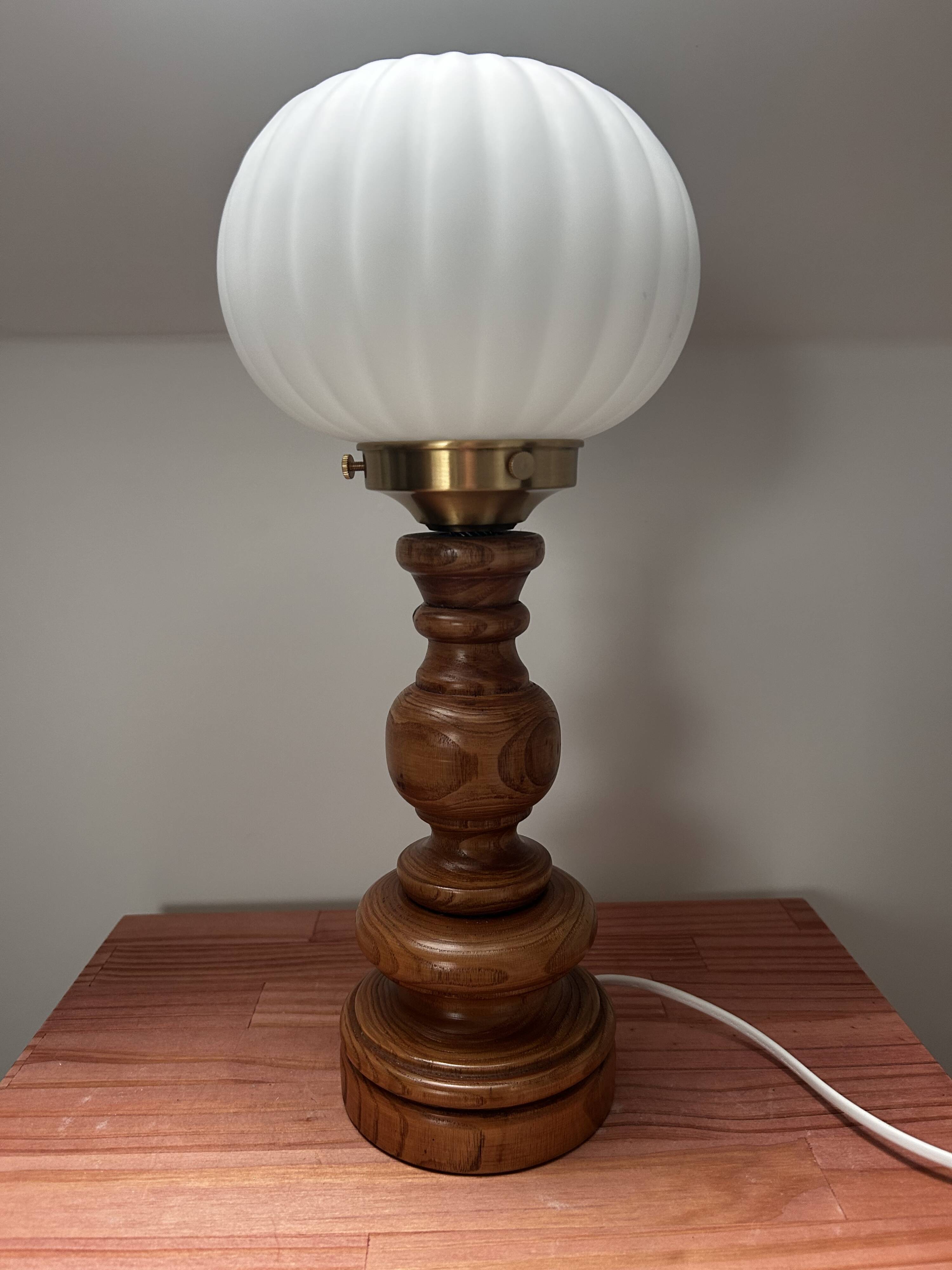 Lampe à poser pied vintage globe plissé