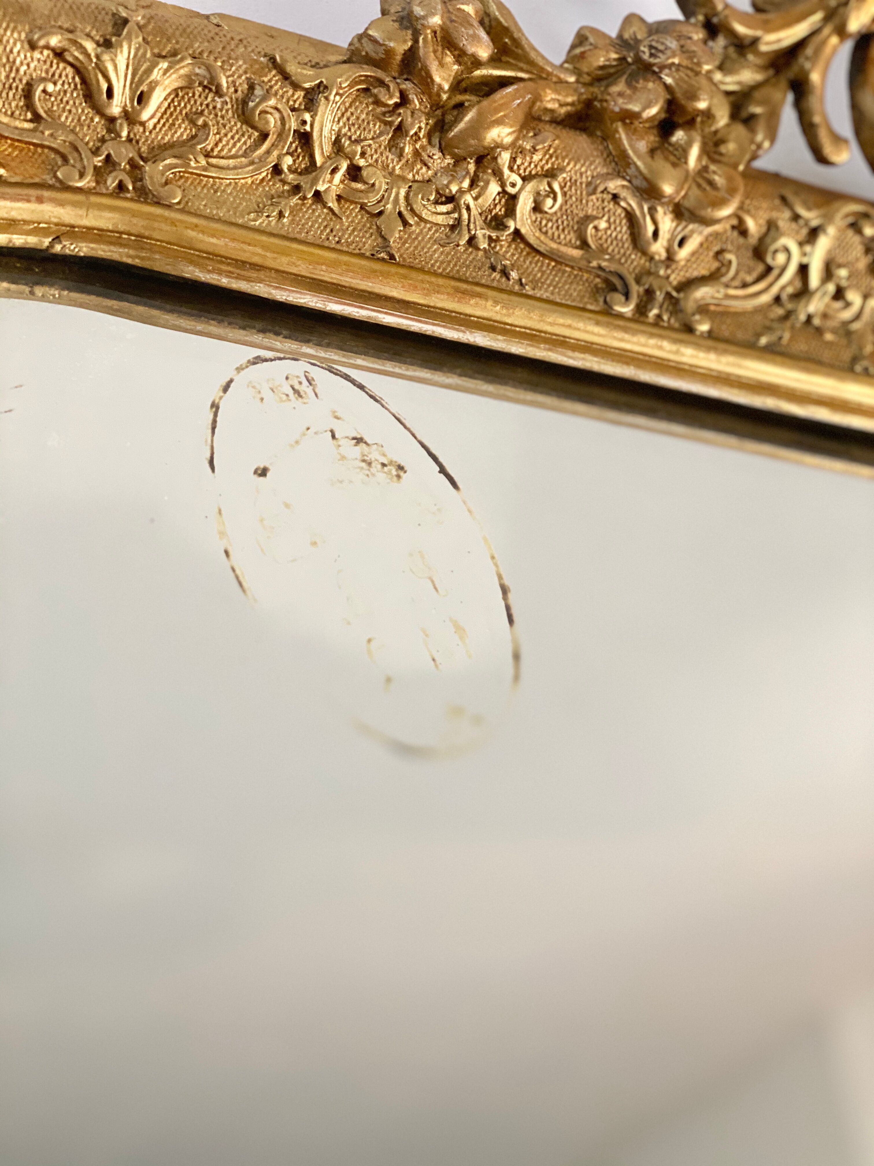 Miroir ancien Louis Philippe doré à fronton