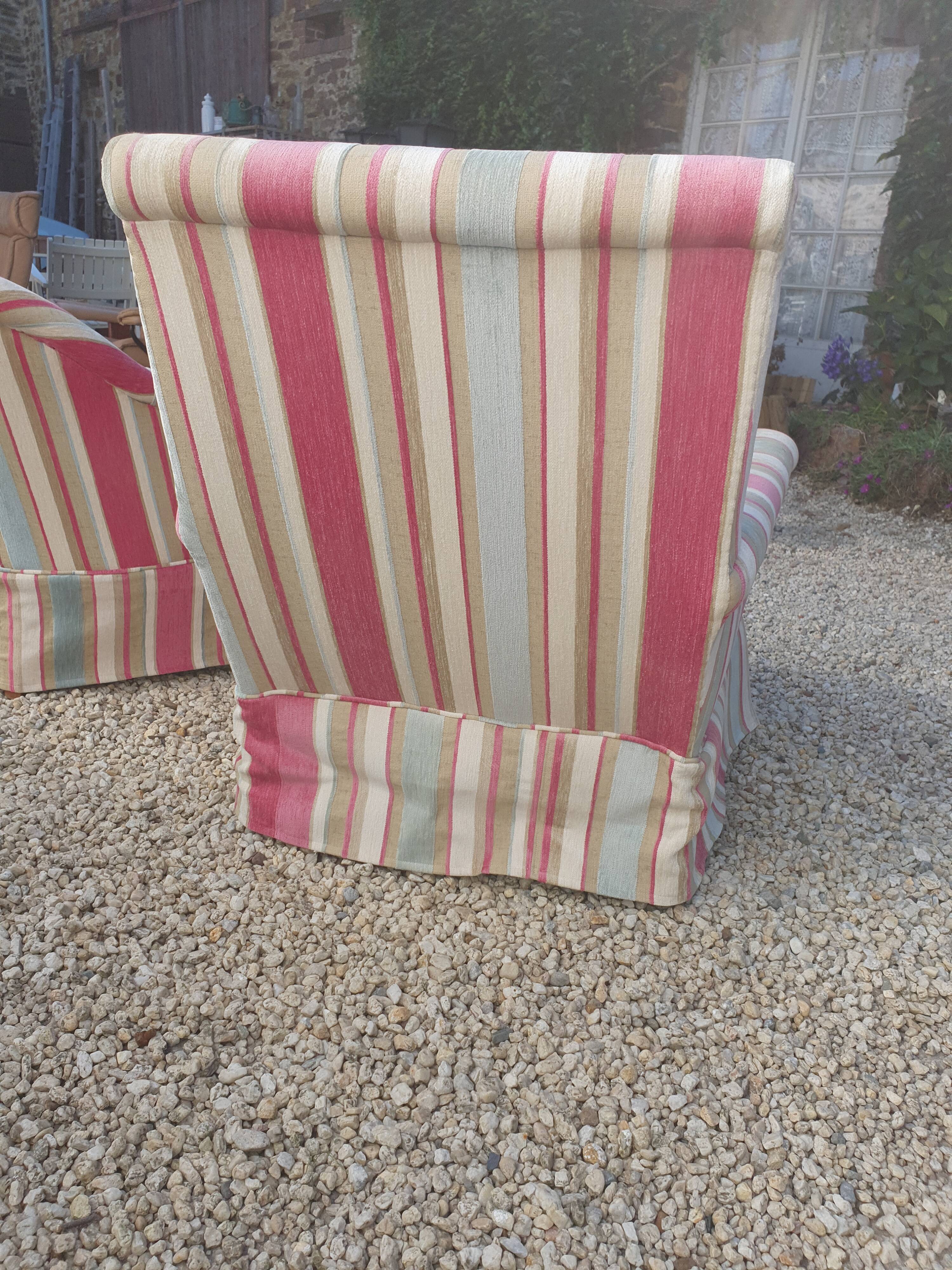 Fauteuil en velours multicolore