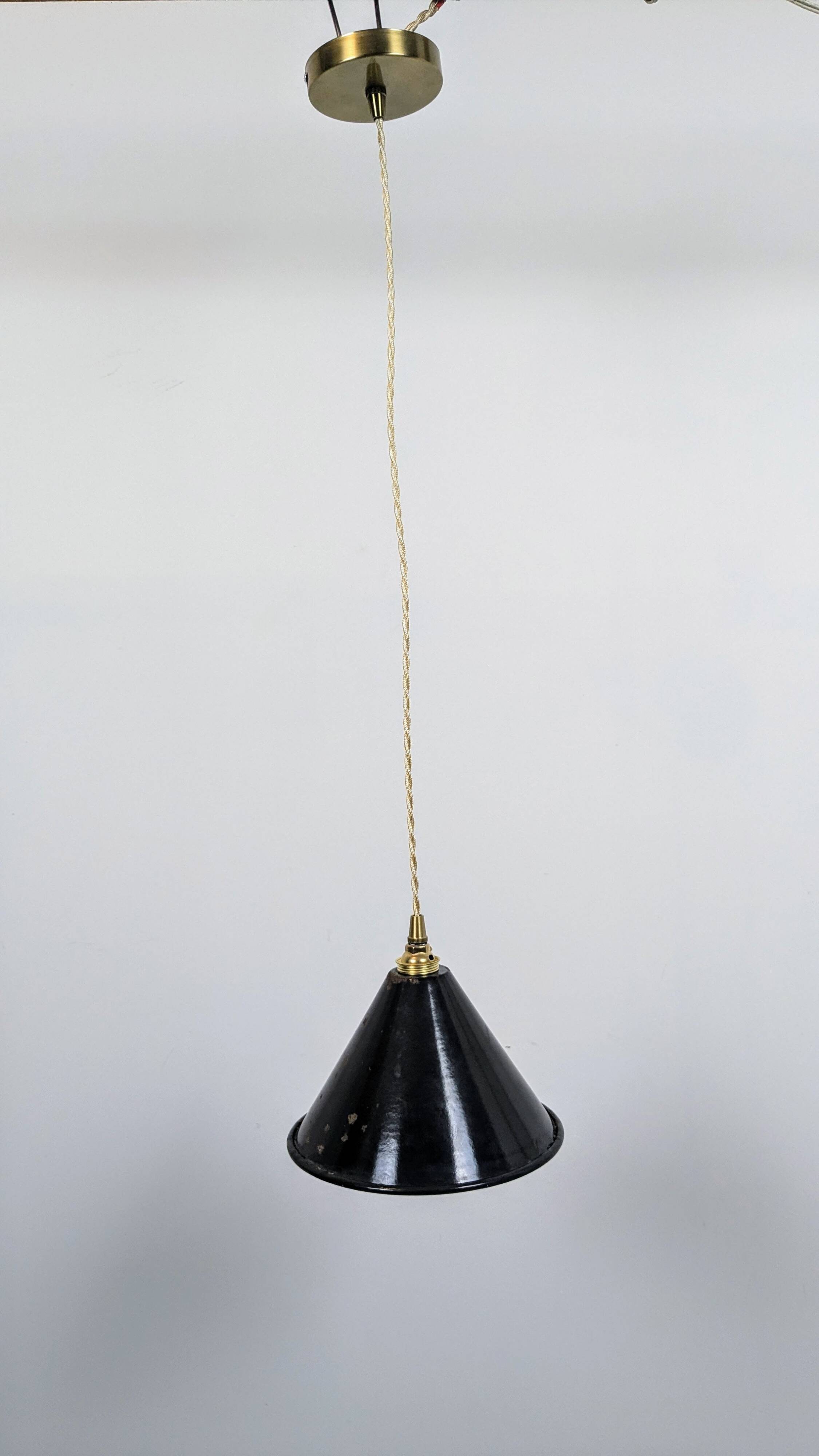 Suspension industrielle vintage en tôle noire emaillée