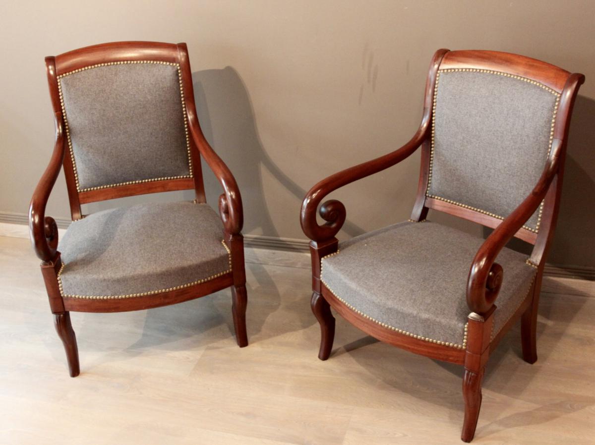 Pair of chairs of time restore mahogany