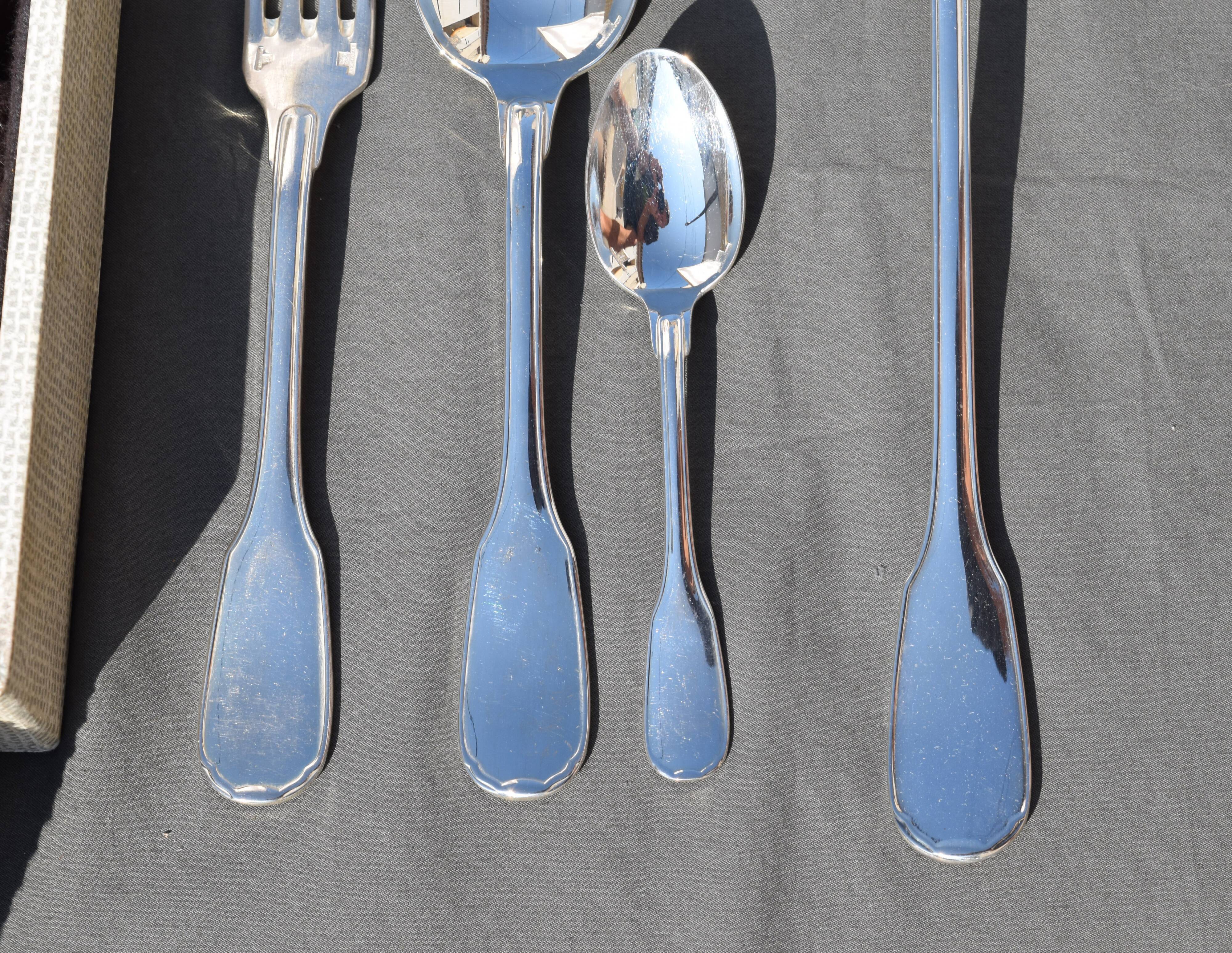 Christofle ménagère 37 pces in silver metal model versailles