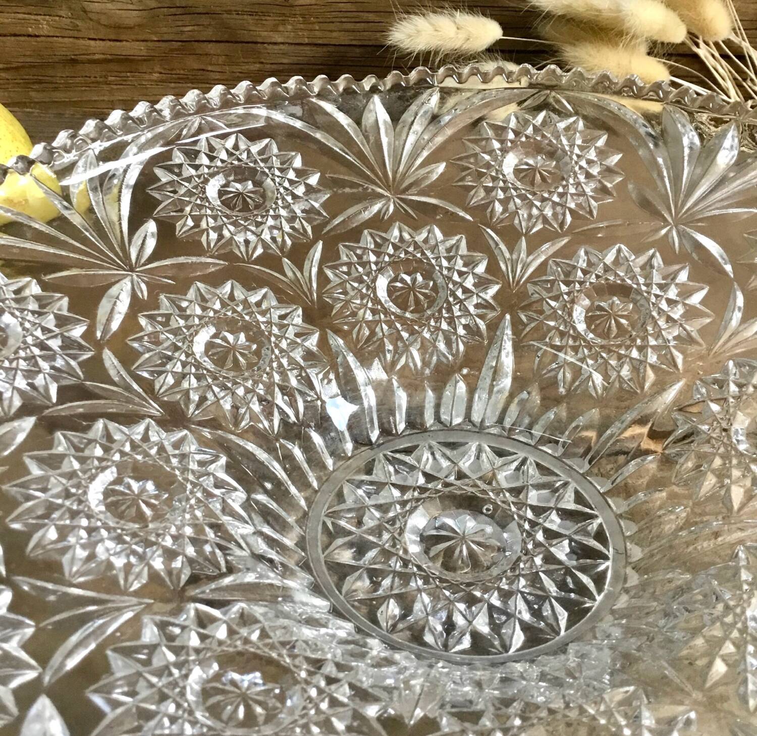 Coupe à fruits en verre ciselé