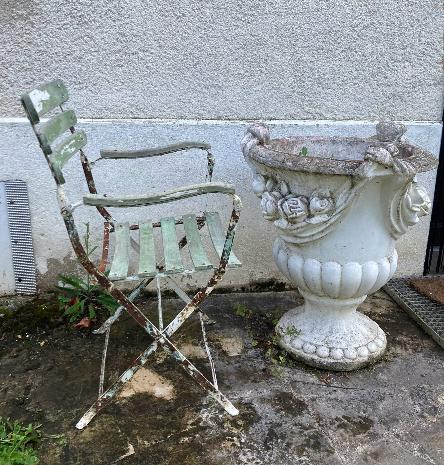 Large 19th century foldable garden armchair in wrought iron and wood