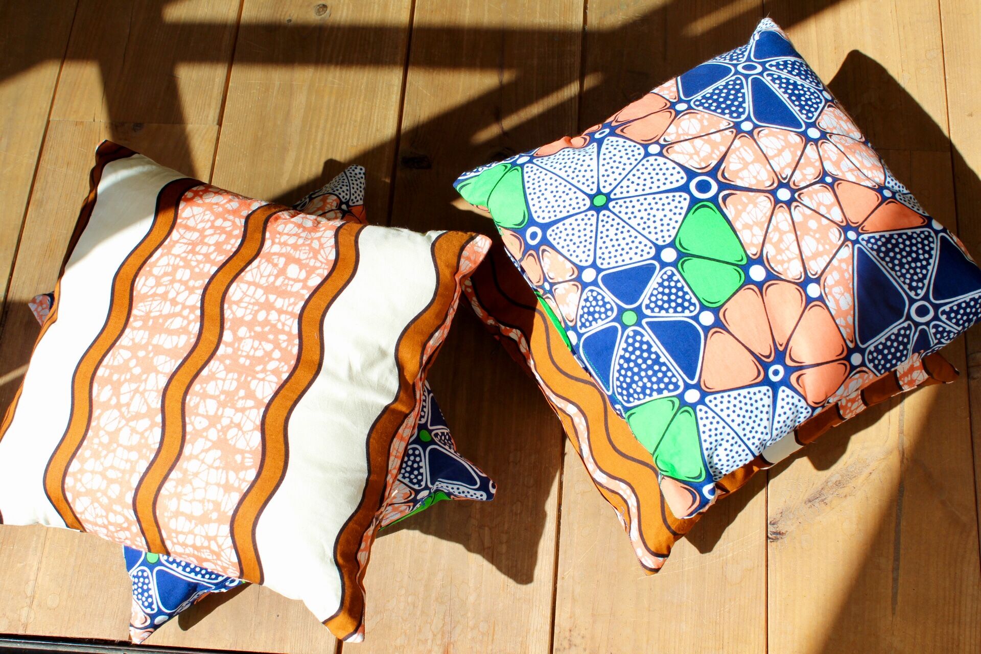 4 coussins 40x40cm covers made in 2 different wax assorted