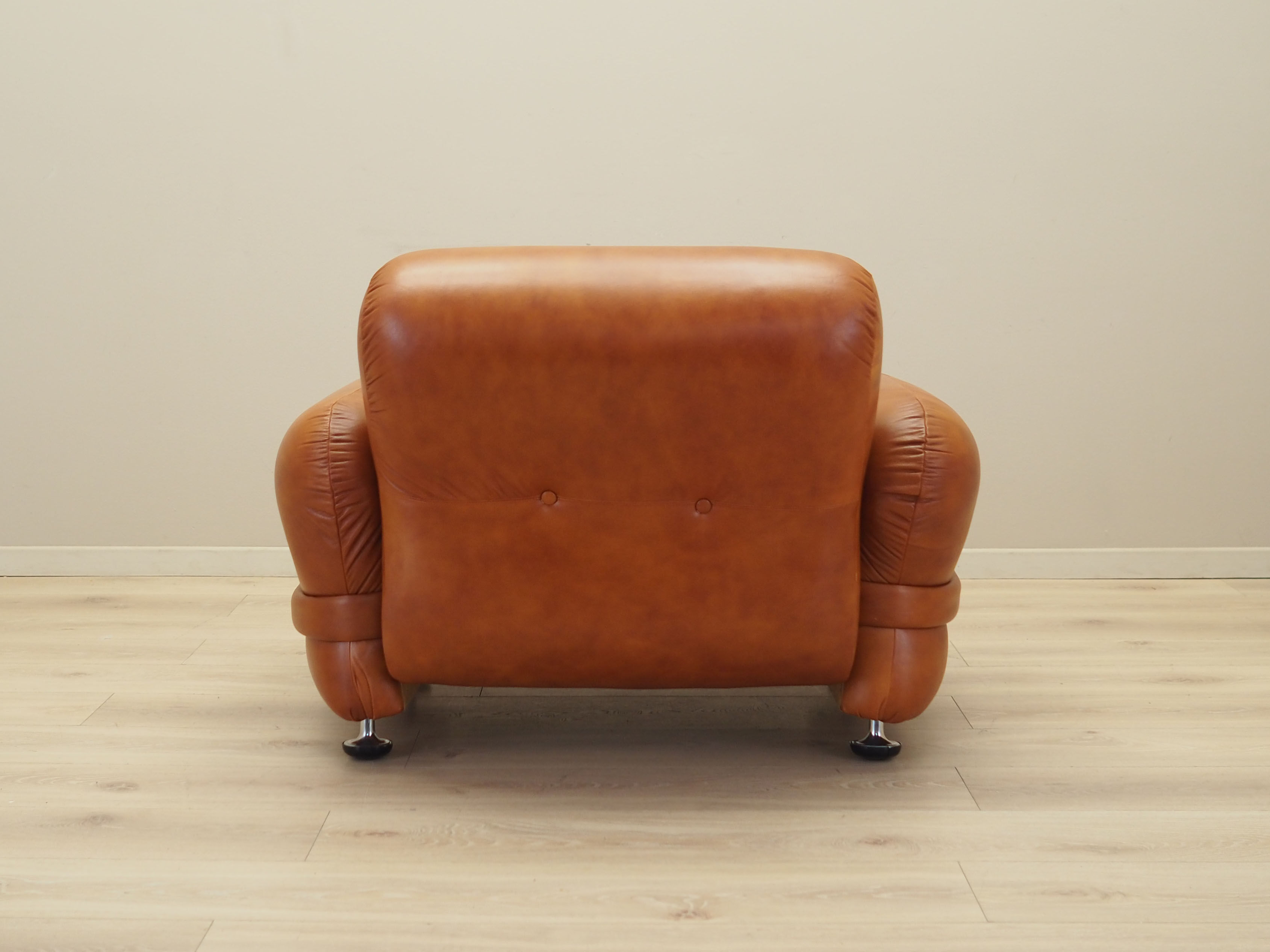 Leather armchair, Italian design, 1970s, production: Italy