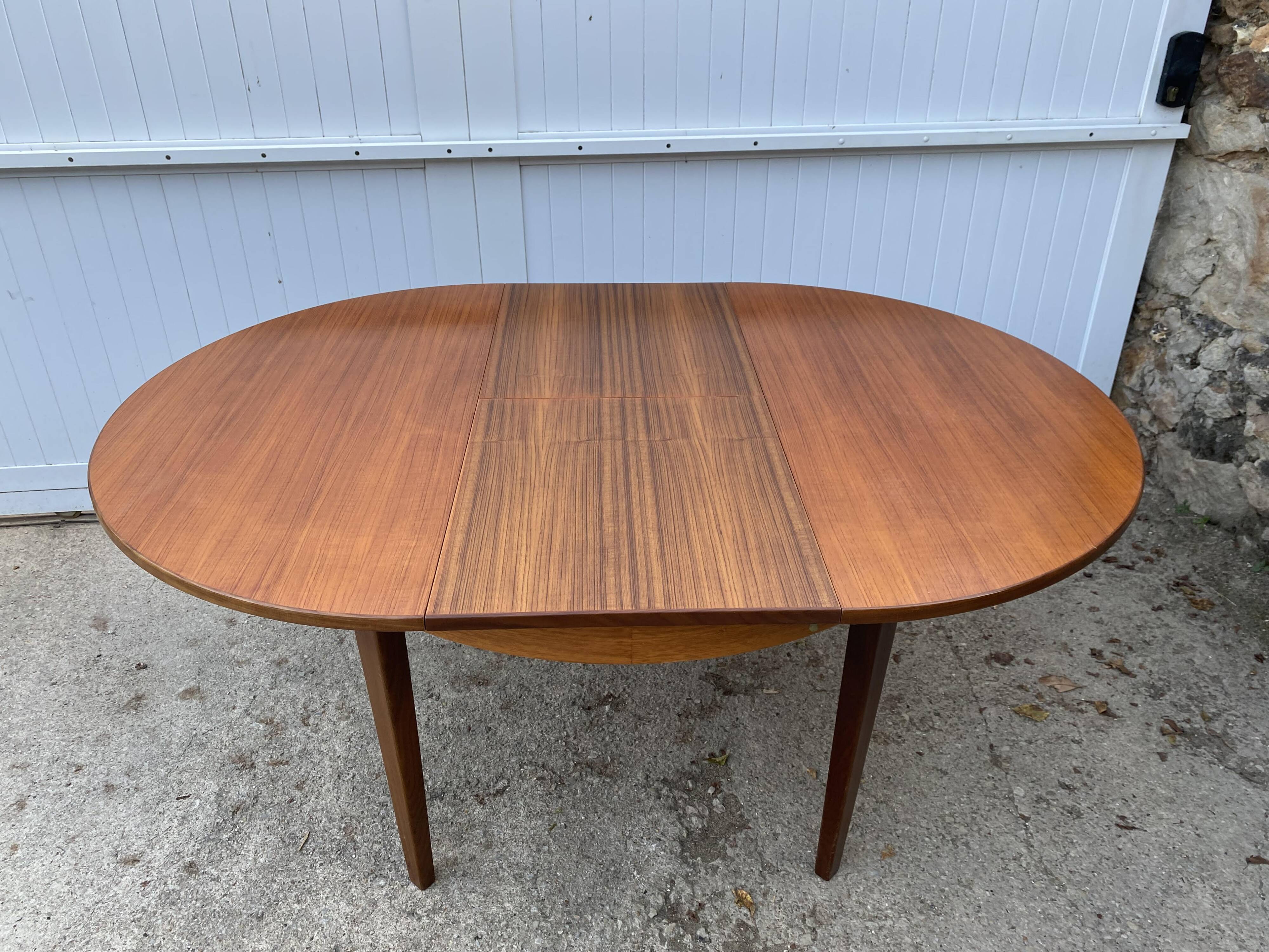 Scandinavian extendable round table in teak dia 116cm an60