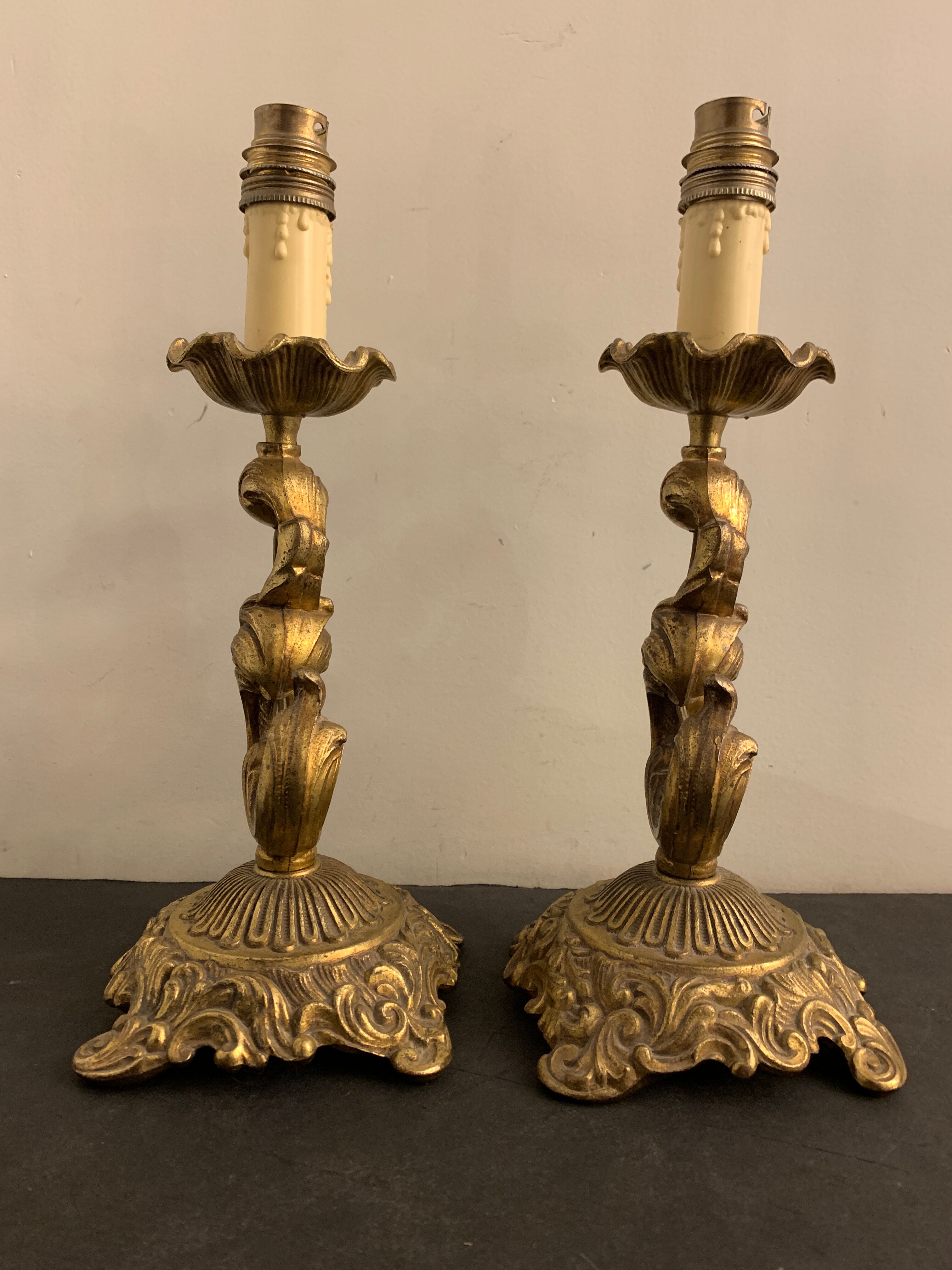 Paire de pieds de lampes en bronze style rocaille